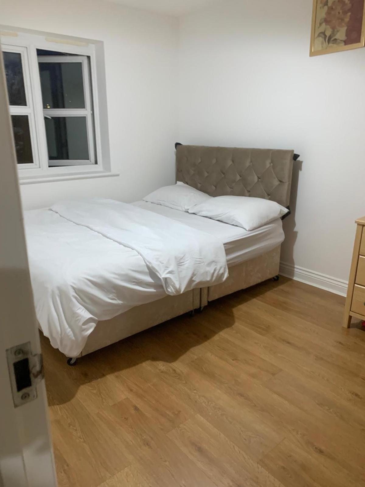 3 Bedroom Home Near Windsor Castle, Legoland, & Heathrow Слау Екстериор снимка